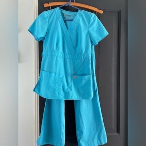 GREY’S ANATOMY SCRUB SET